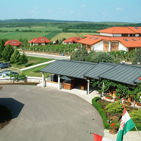Egri Korona Borhaz Es Wellness Hotel Demjén 외부 사진