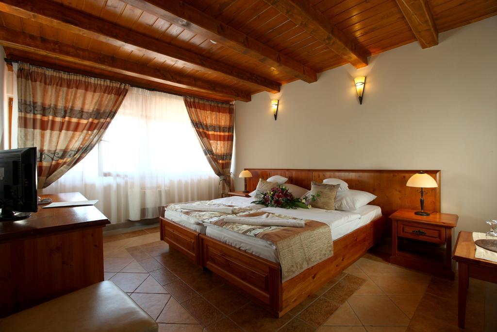 Egri Korona Borhaz Es Wellness Hotel Demjén 외부 사진