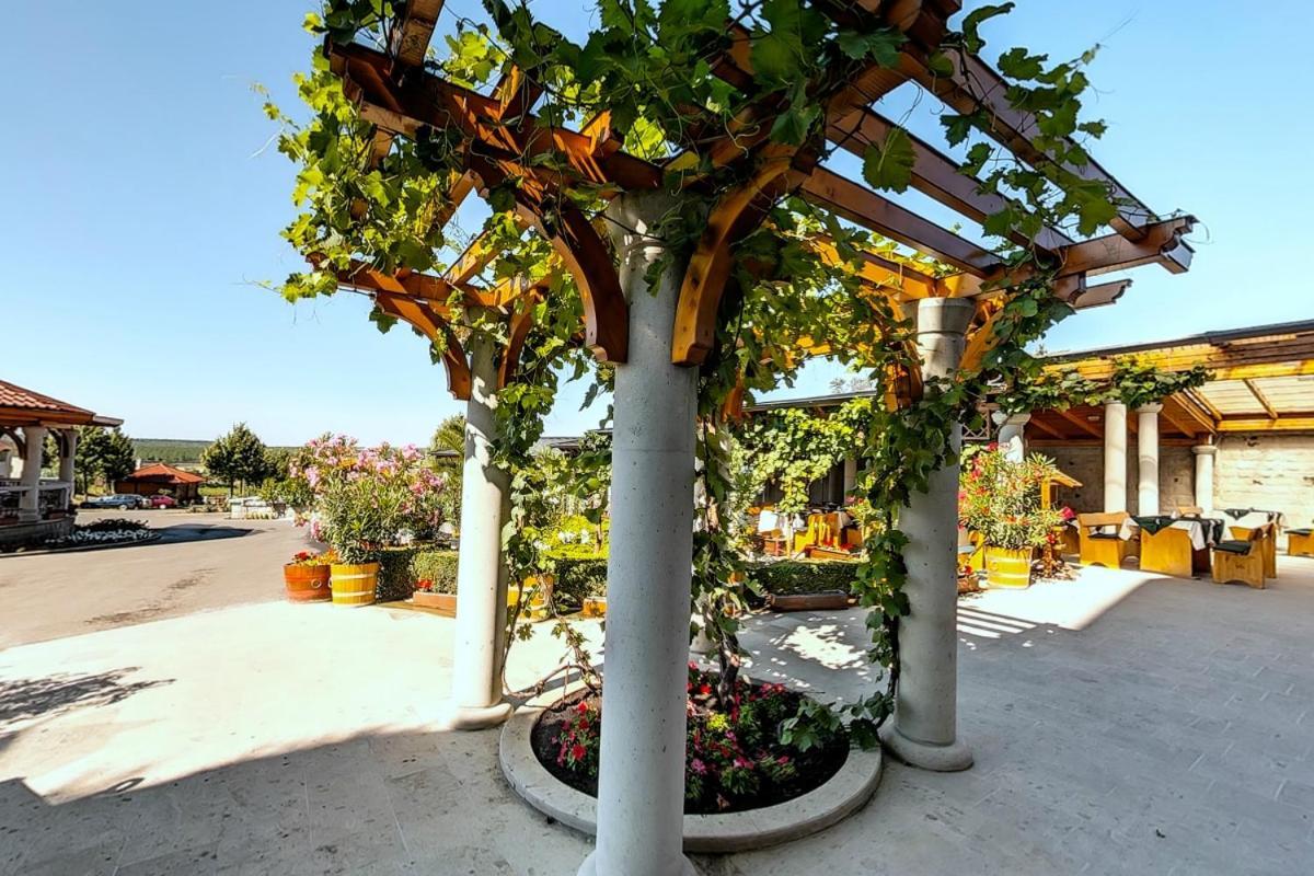 Egri Korona Borhaz Es Wellness Hotel Demjén 외부 사진
