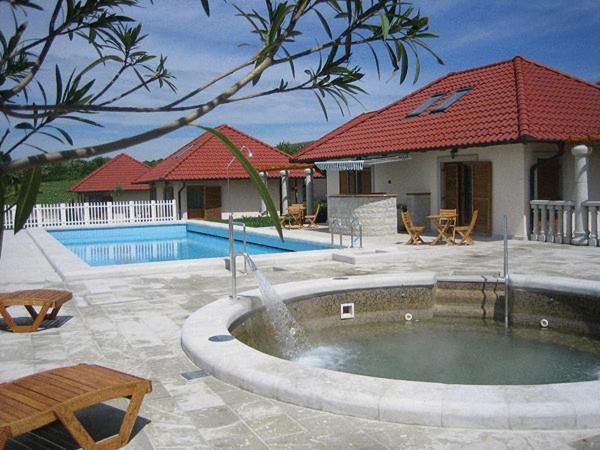 Egri Korona Borhaz Es Wellness Hotel Demjén 외부 사진